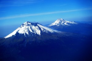 Popocatepetl_and_Iztaccihuatl_by_Sorceress2000