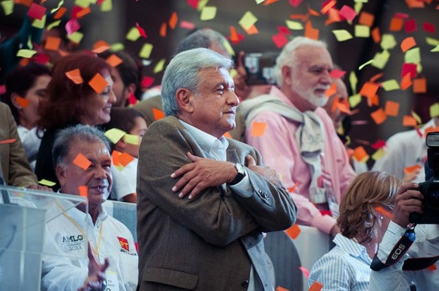 1024px-AMLO_en_su_cierre_de_campaña